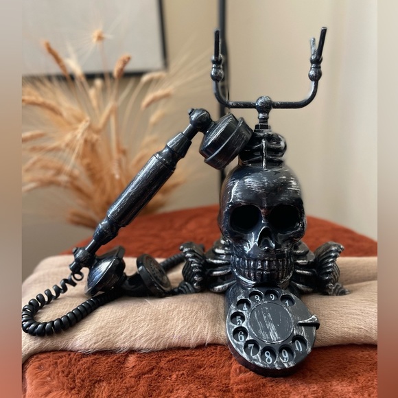 ✨S O L D✨ ➖🎃Halloween Black Spooky Talking Skull Phone-Glowing Spinning Eyes - Picture 6 of 8